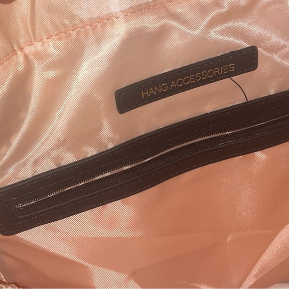 Hang accessories  purse it’s brand new never used - Picture 2 of 4
